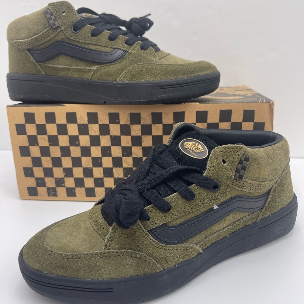 Vans WMNS Zahba Mid Beatrice Domond Dark Olive Sneakers
VN000CBSDOL